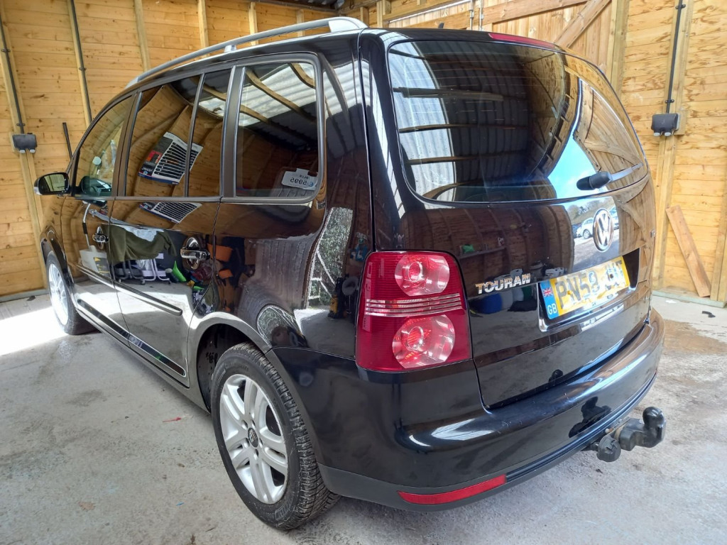VOLKSWAGEN TOURAN