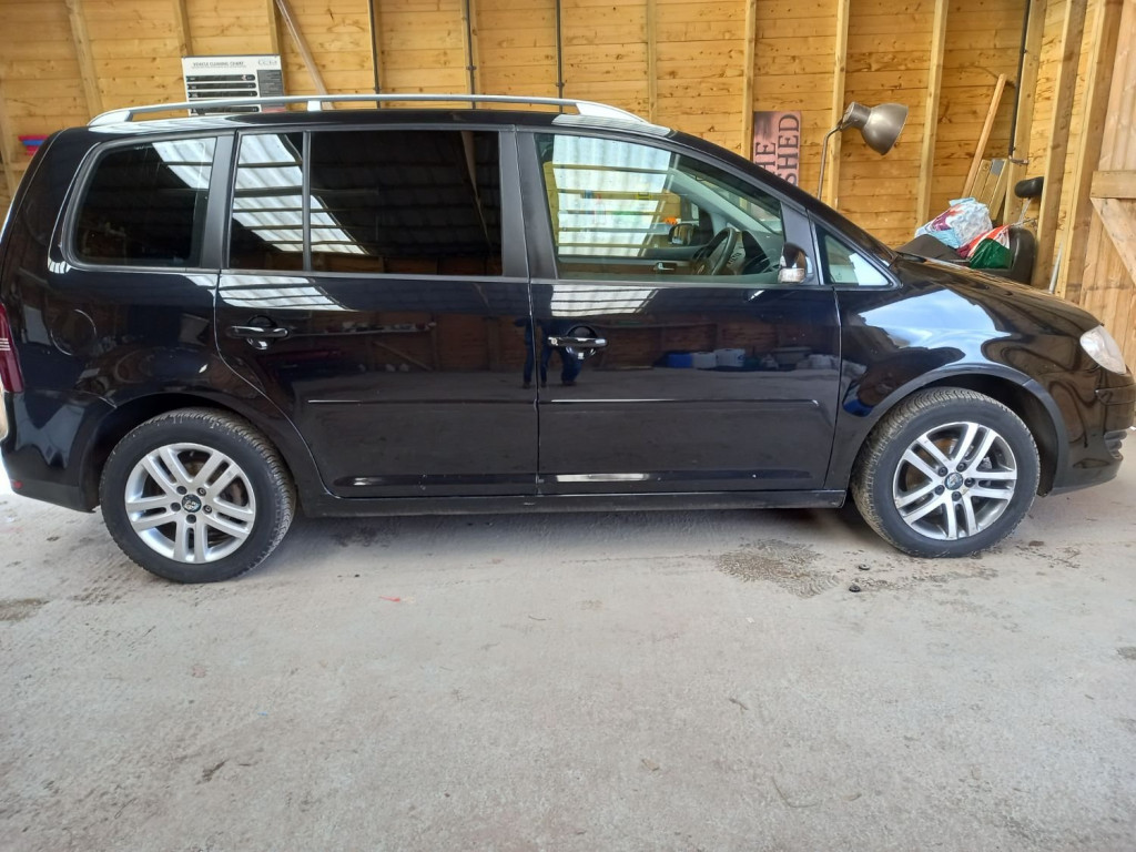 View VOLKSWAGEN TOURAN SE TDI 105