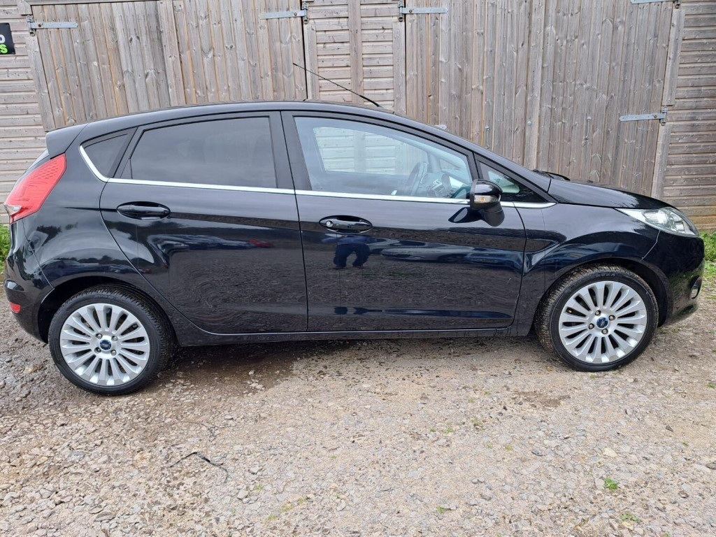 View FORD FIESTA TITANIUM TDCI