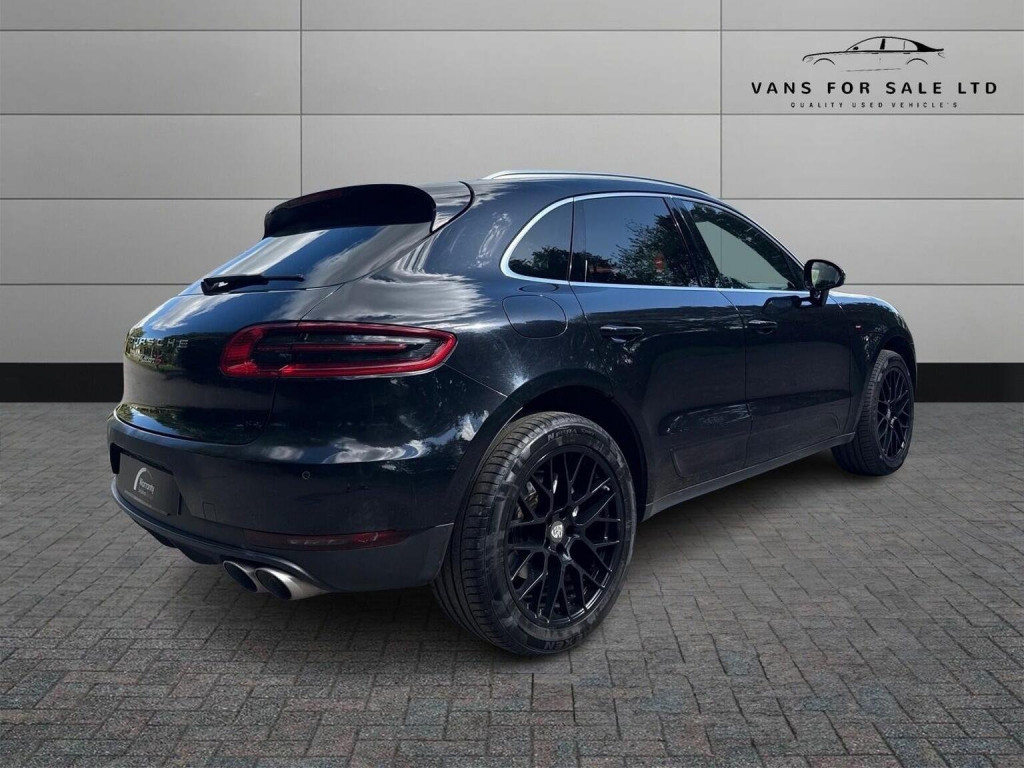 PORSCHE MACAN