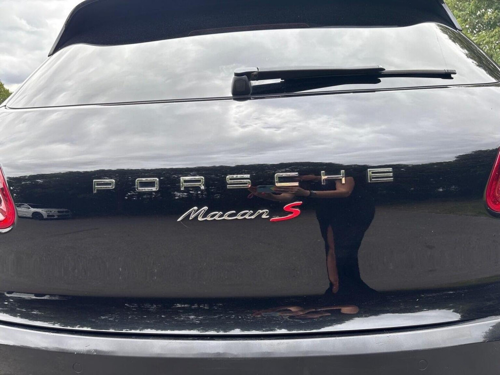 PORSCHE MACAN