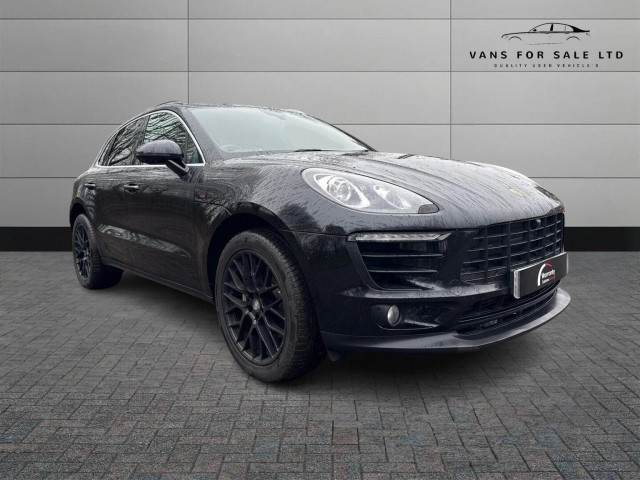 PORSCHE MACAN