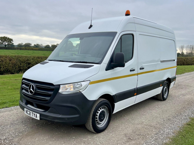 MERCEDES-BENZ SPRINTER 2.0 317 CDI Progressive L2 UTILTIY SPEC