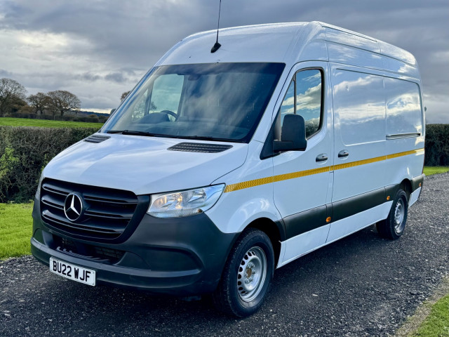 MERCEDES-BENZ SPRINTER 2.0 315 CDI L2 H2 Utility Spec With A/C