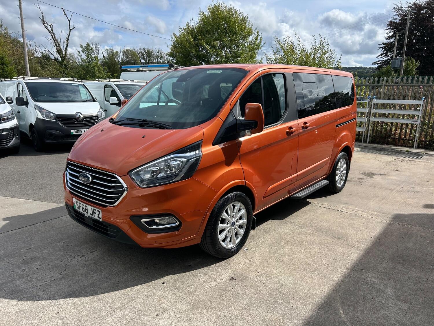 Used FORD TOURNEO CUSTOM 2019 Orange for sale £16950 in
