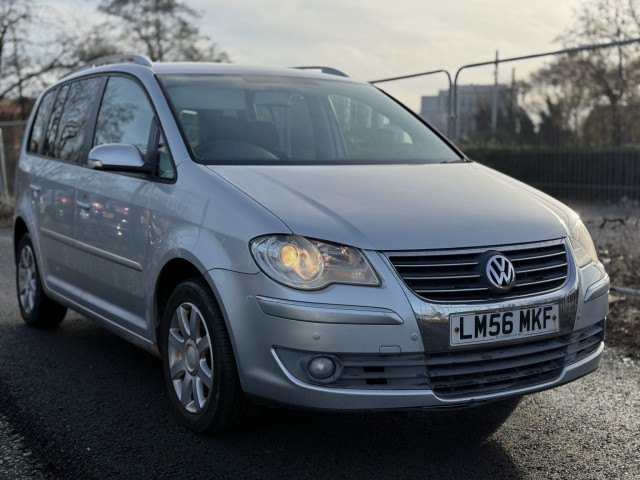 VOLKSWAGEN TOURAN 2.0 TDI Sport DSG 5dr (7 Seats)