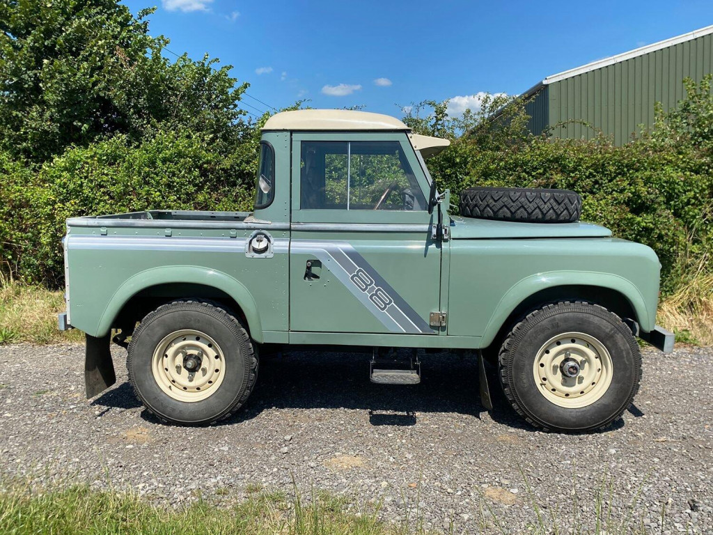 View LAND ROVER SERIES III 88
