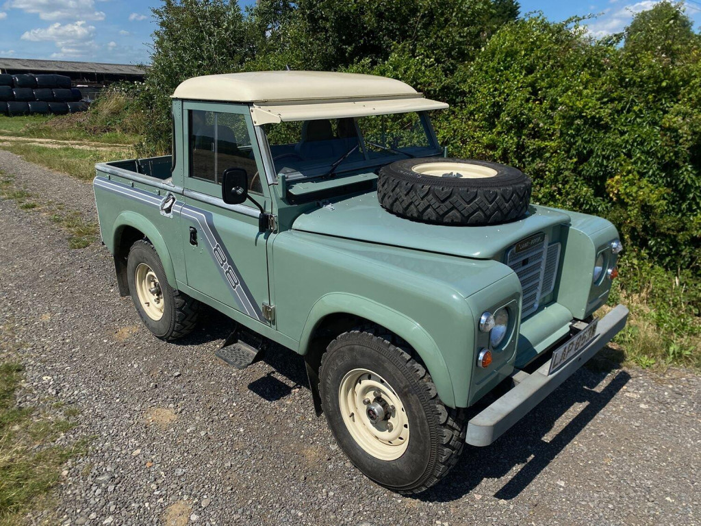 View LAND ROVER SERIES III 88
