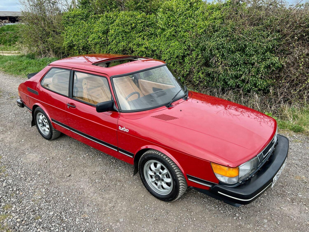 View SAAB 900 2.0 8V TURBO 'FLATNOSE'