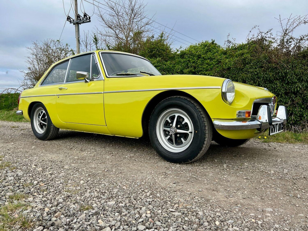 View MG MGB GT 1800