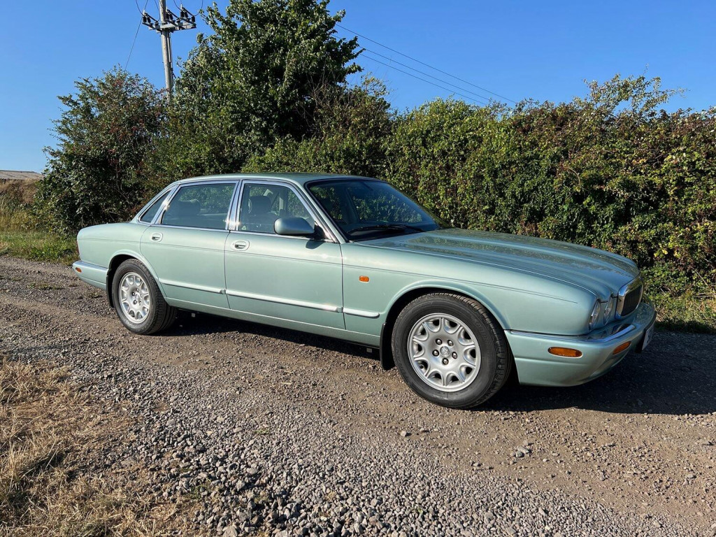 JAGUAR XJ