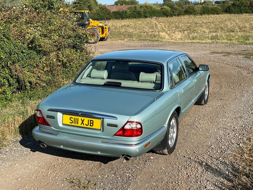 JAGUAR XJ