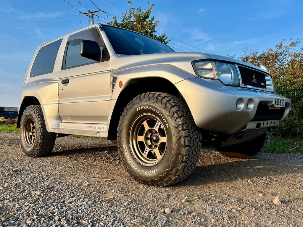 View MITSUBISHI PAJERO EVOLUTION 3.5 V6 MANUAL 