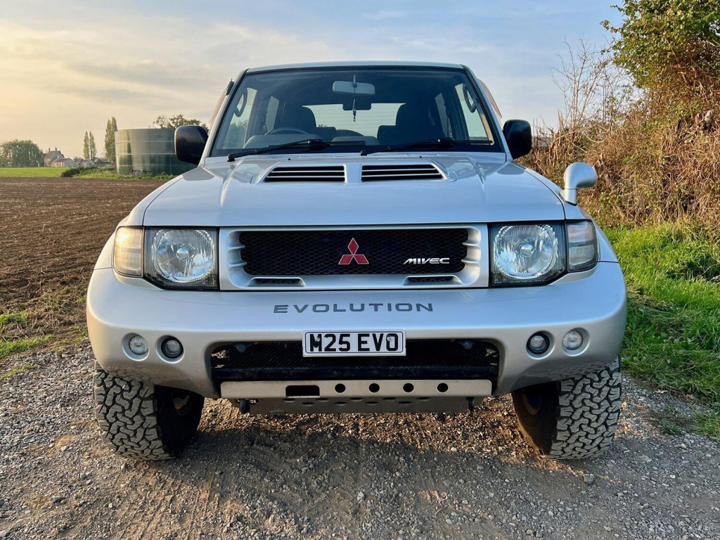 MITSUBISHI PAJERO