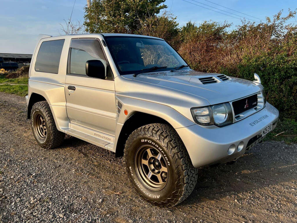 View MITSUBISHI PAJERO EVOLUTION 3.5 V6 MANUAL 