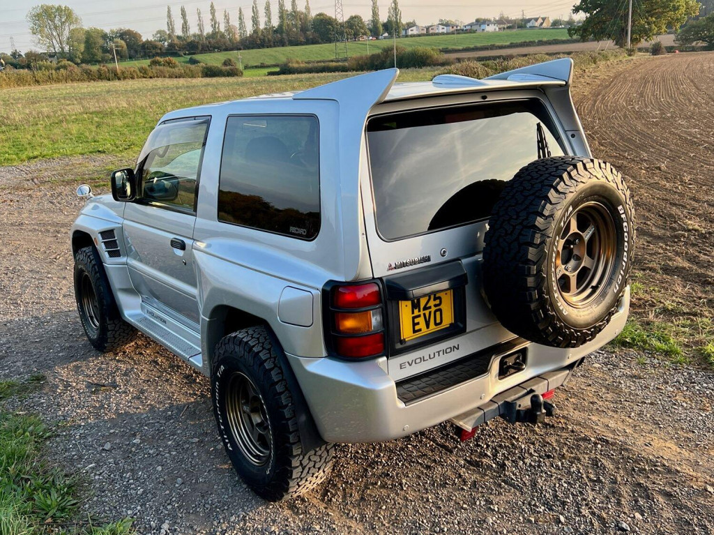 MITSUBISHI PAJERO