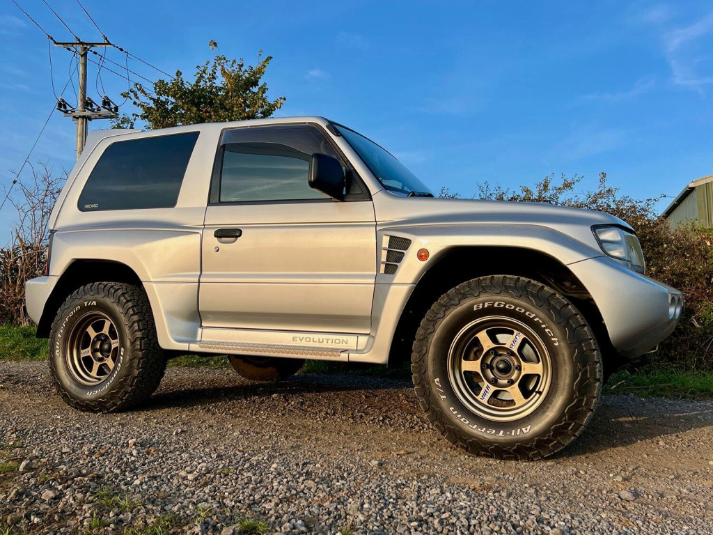 MITSUBISHI PAJERO