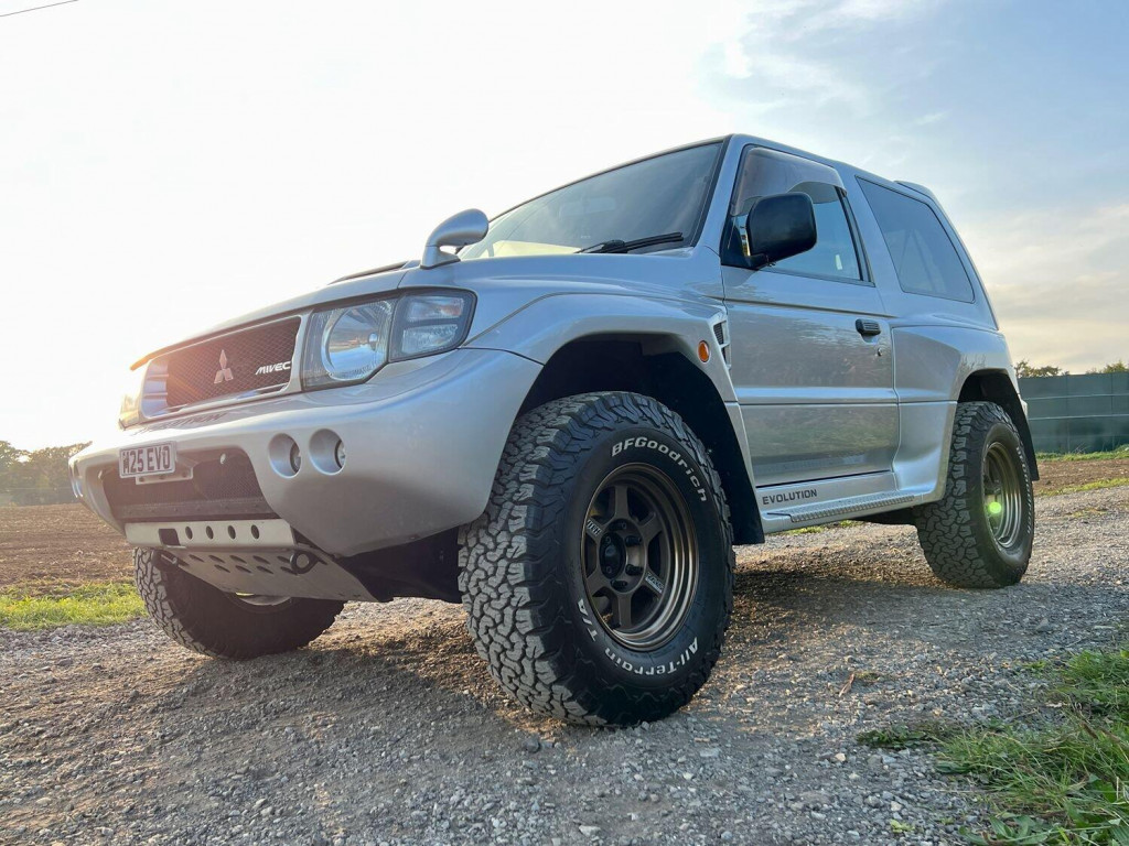 MITSUBISHI PAJERO