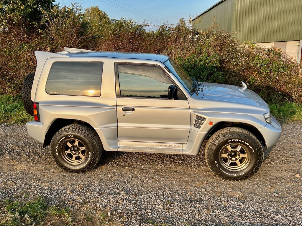 MITSUBISHI PAJERO