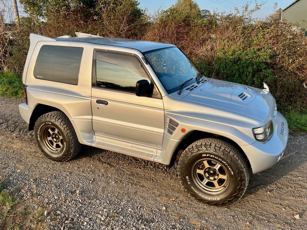 MITSUBISHI PAJERO