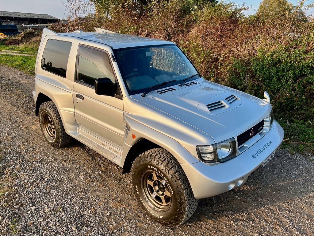 View MITSUBISHI PAJERO EVOLUTION 3.5 V6 MANUAL 