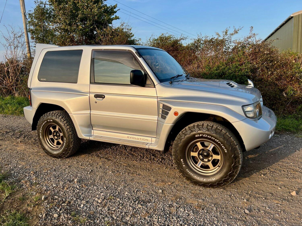 MITSUBISHI PAJERO