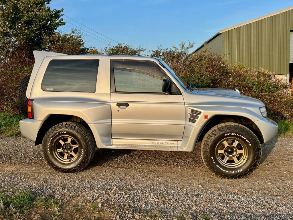MITSUBISHI PAJERO