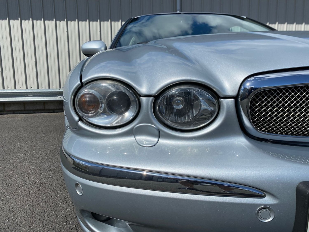 JAGUAR X-TYPE