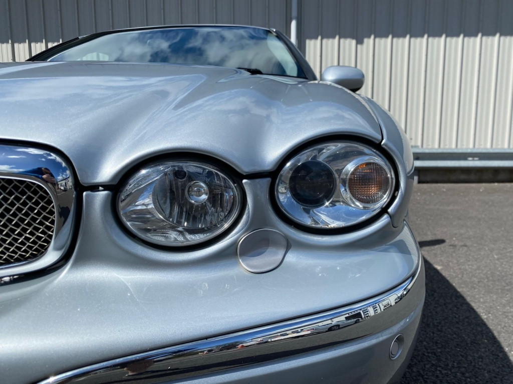 JAGUAR X-TYPE