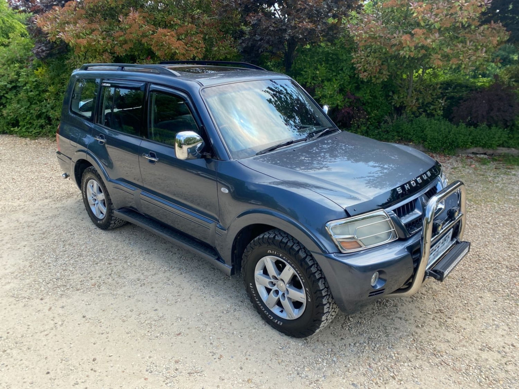 View MITSUBISHI SHOGUN LWB DI-D ELEGANCE