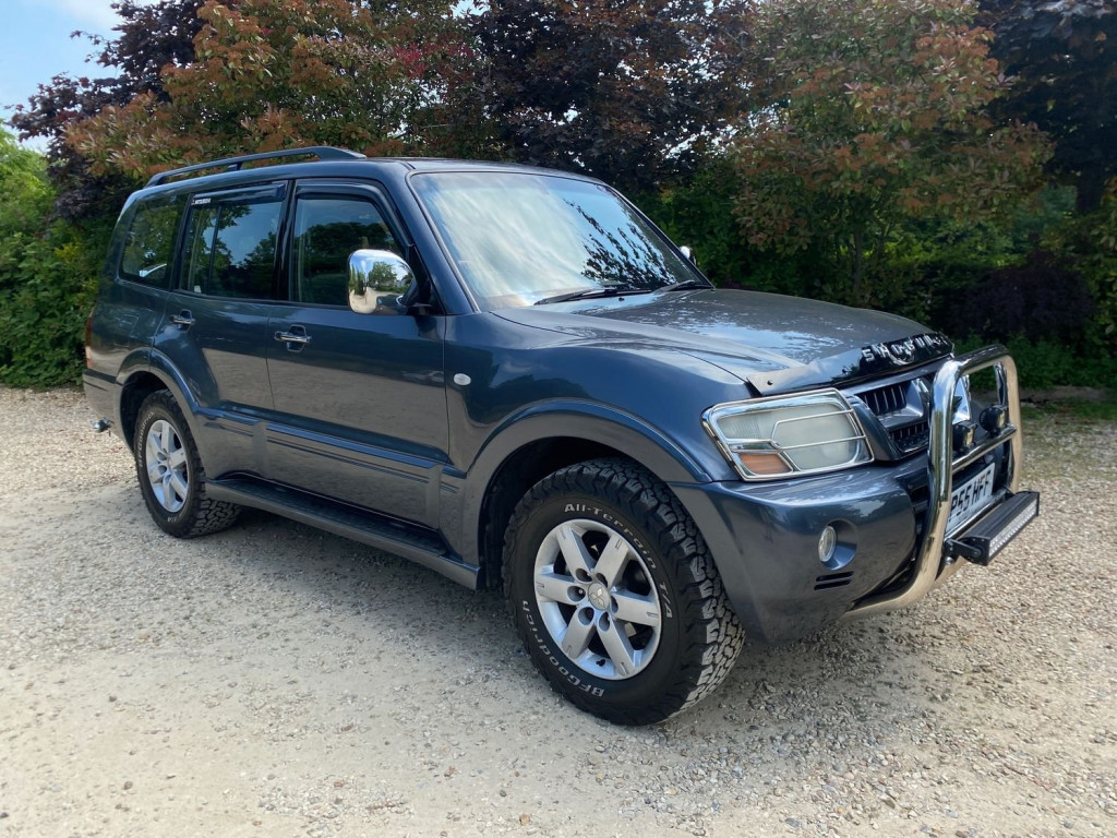 View MITSUBISHI SHOGUN LWB DI-D ELEGANCE