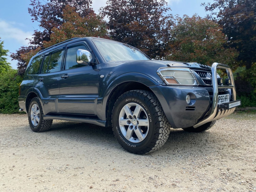 View MITSUBISHI SHOGUN LWB DI-D ELEGANCE