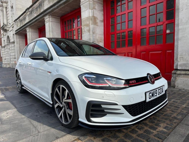 VOLKSWAGEN GOLF 2.0 TSI GTI TCR