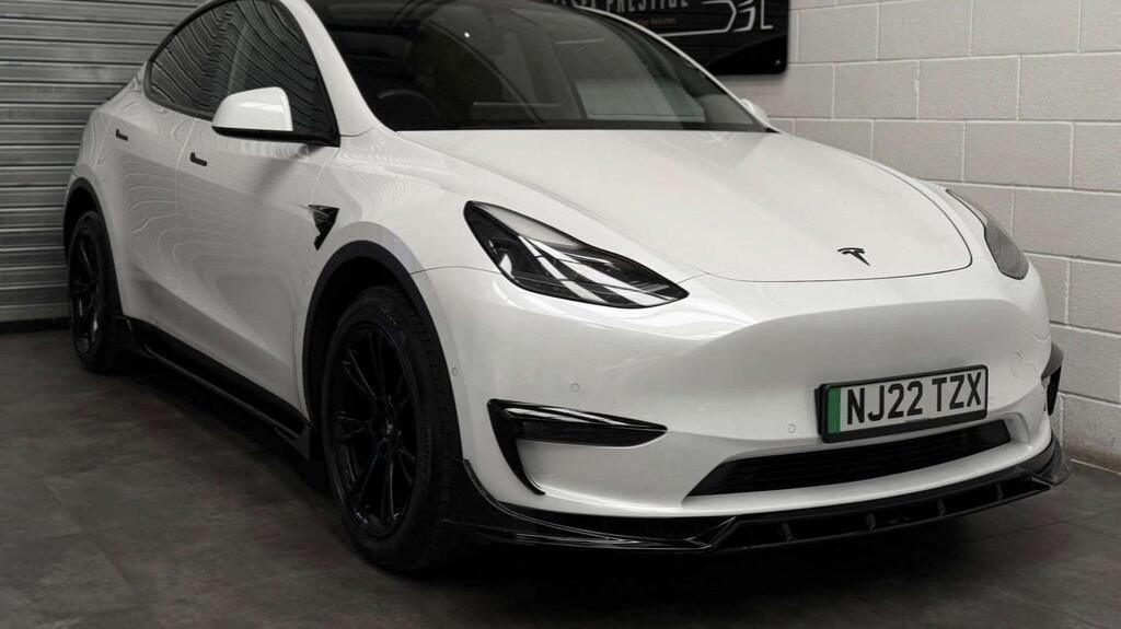 TESLA MODEL Y