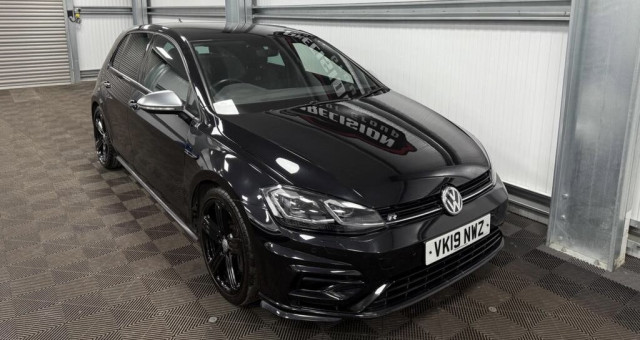 VOLKSWAGEN GOLF 2.0 TSI R