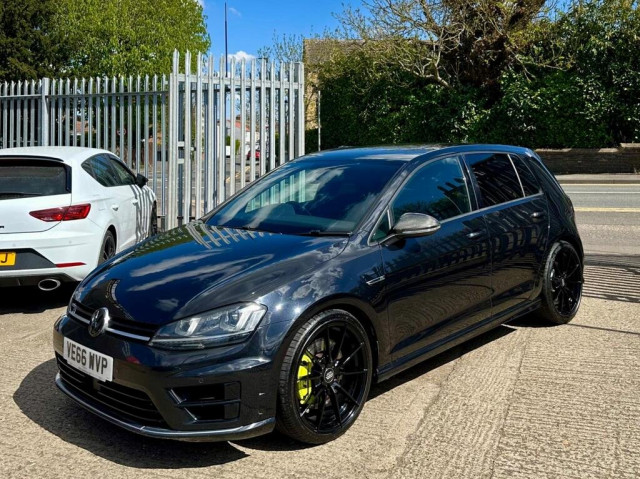 VOLKSWAGEN GOLF 2.0 TSI BlueMotion Tech R