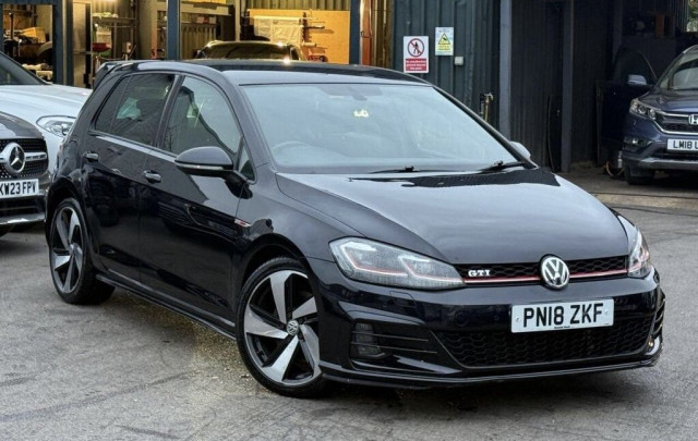VOLKSWAGEN GOLF 2.0 TSI GTI
