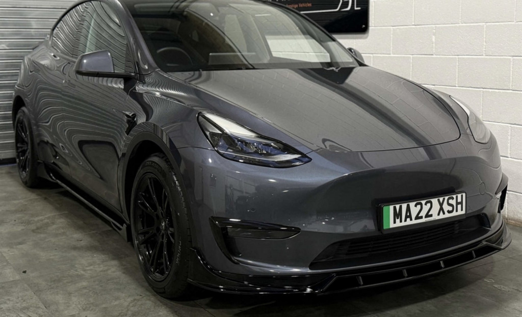 TESLA MODEL Y