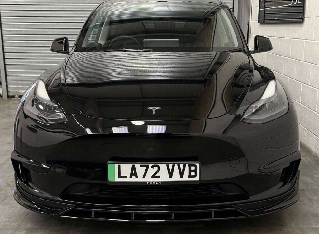 TESLA MODEL Y