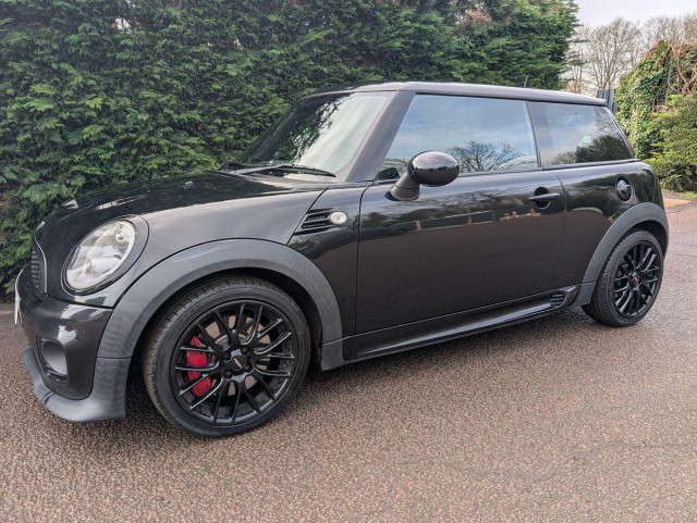 MINI HATCH