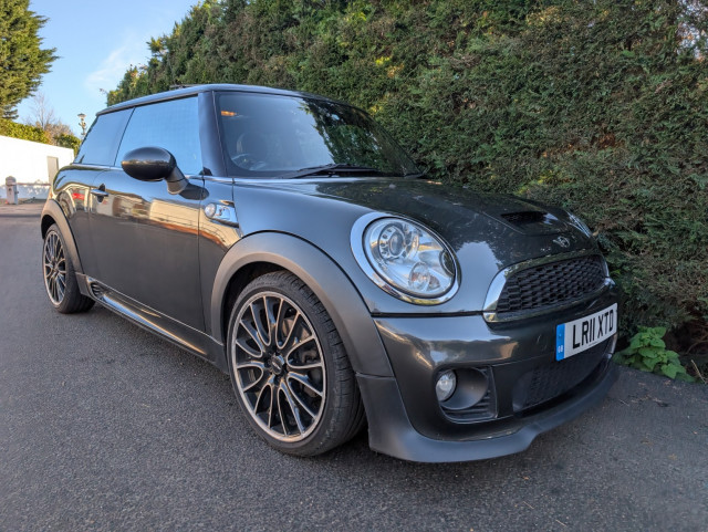 MINI HATCH