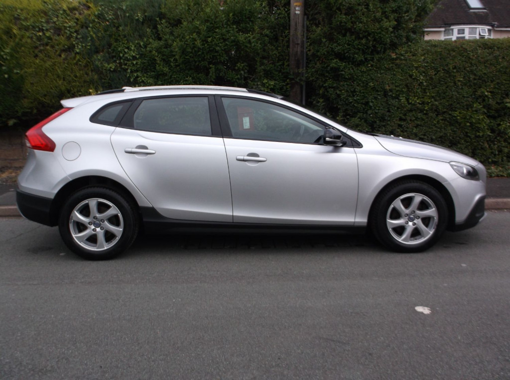 View VOLVO V40 D2 CROSS COUNTRY SE