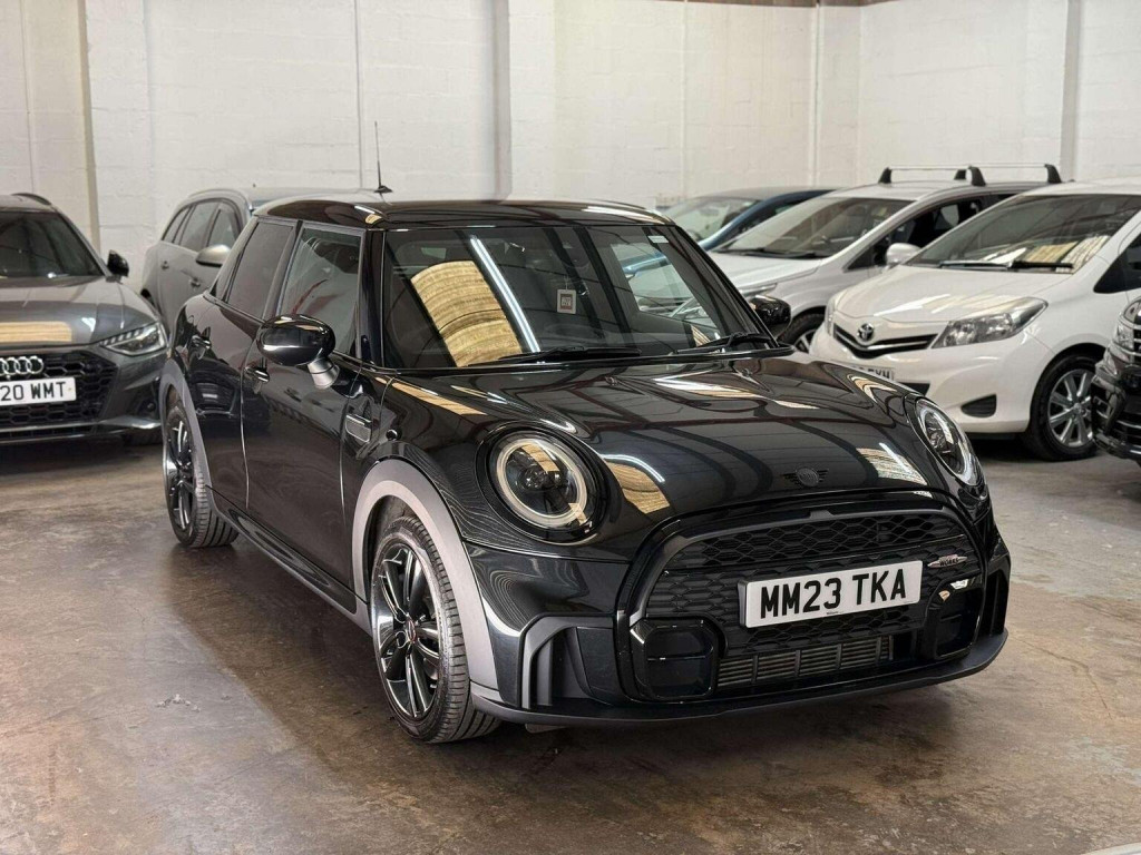 View MINI HATCH 1.5 Cooper Sport Steptronic Euro 6 (s/s) 5dr