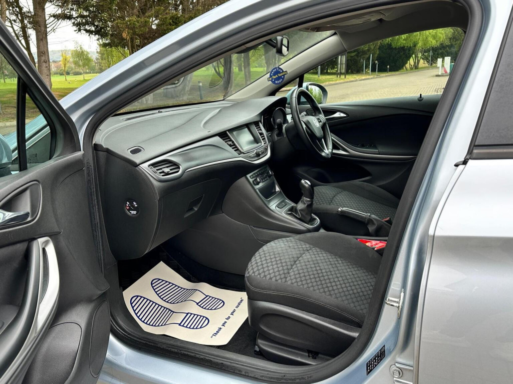 VAUXHALL ASTRA