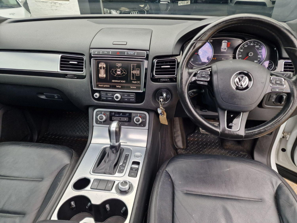 VOLKSWAGEN TOUAREG