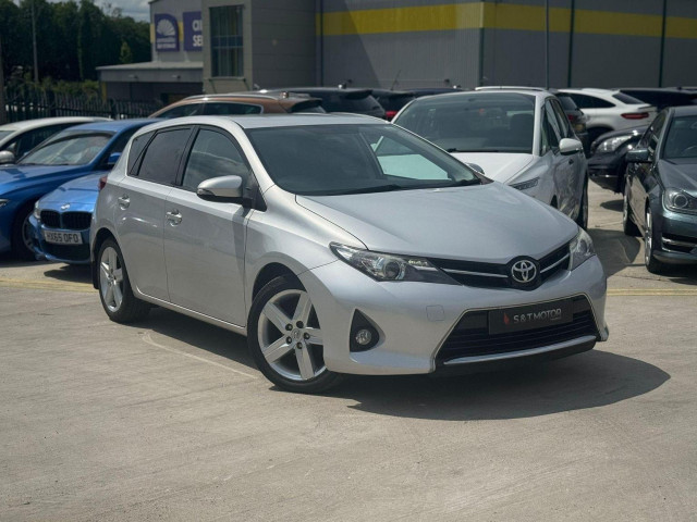 TOYOTA AURIS