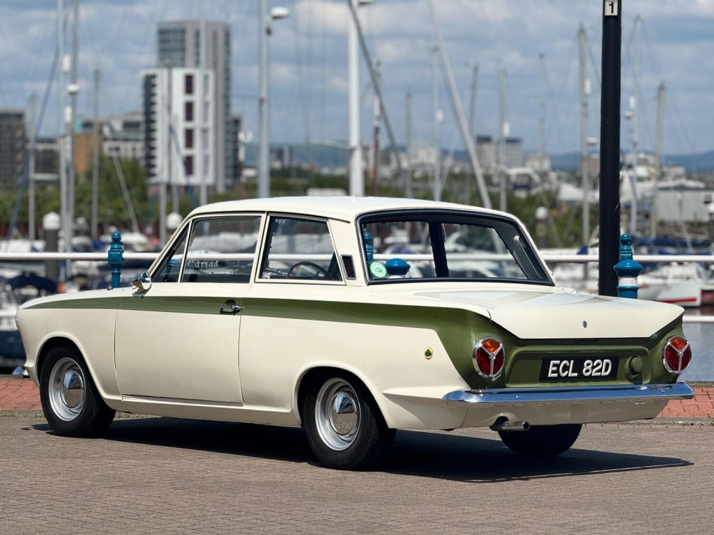 FORD CORTINA