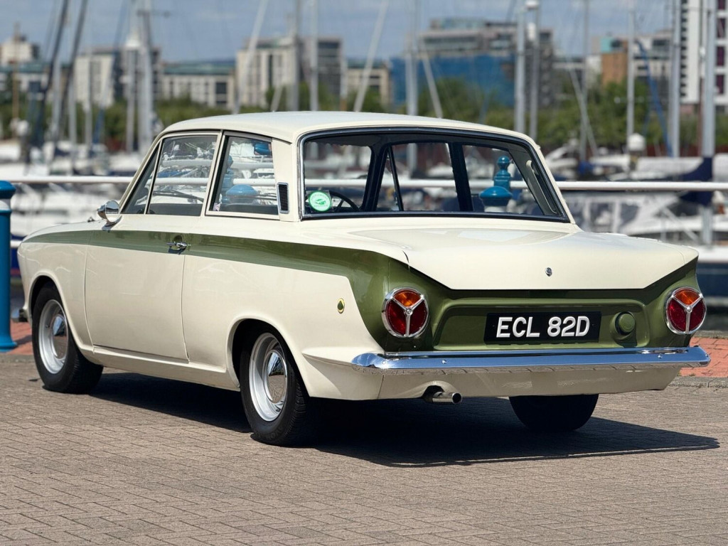 FORD CORTINA