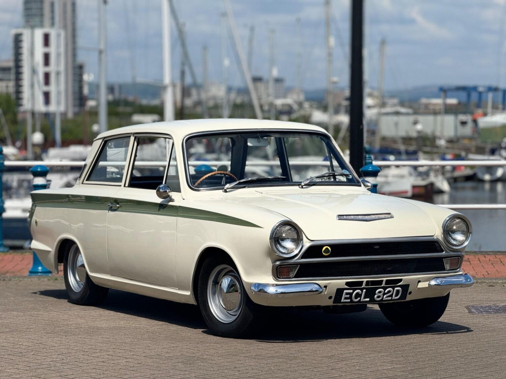 FORD CORTINA