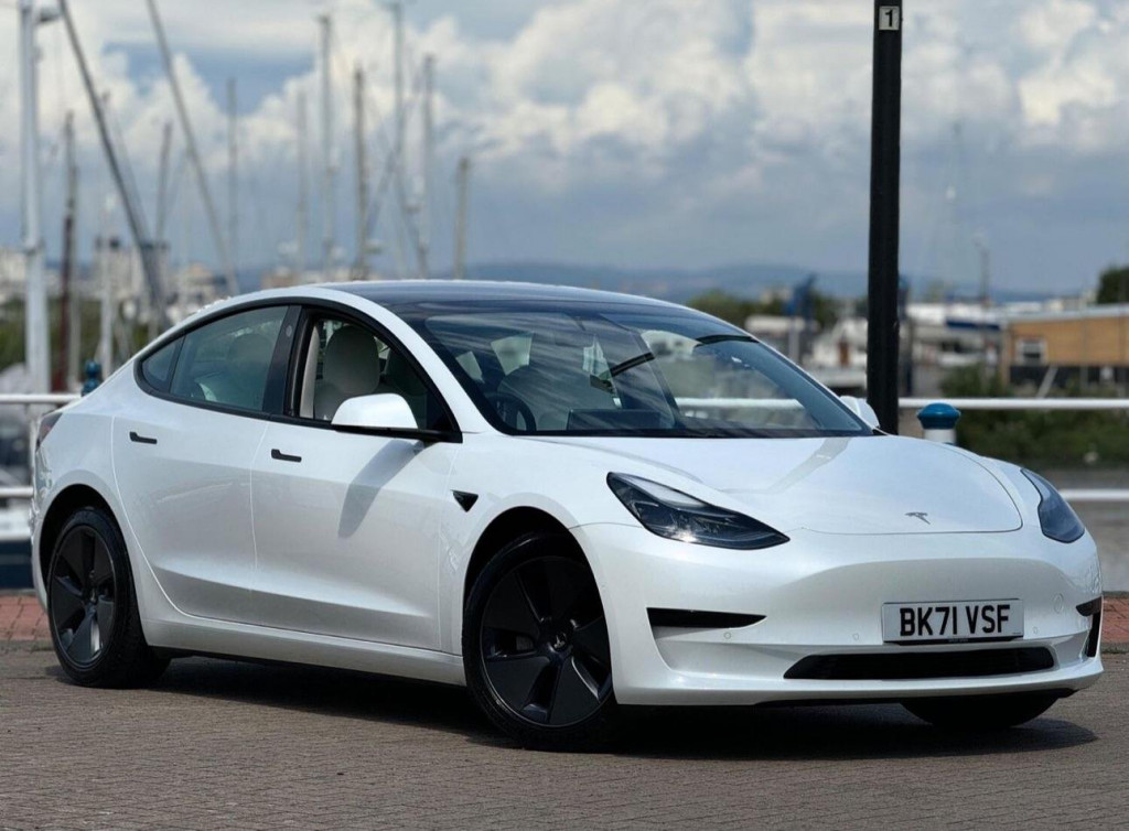 TESLA MODEL 3